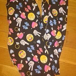 EXTREMELY SOFT NEW UNWORN EMOJI LEGGINGS